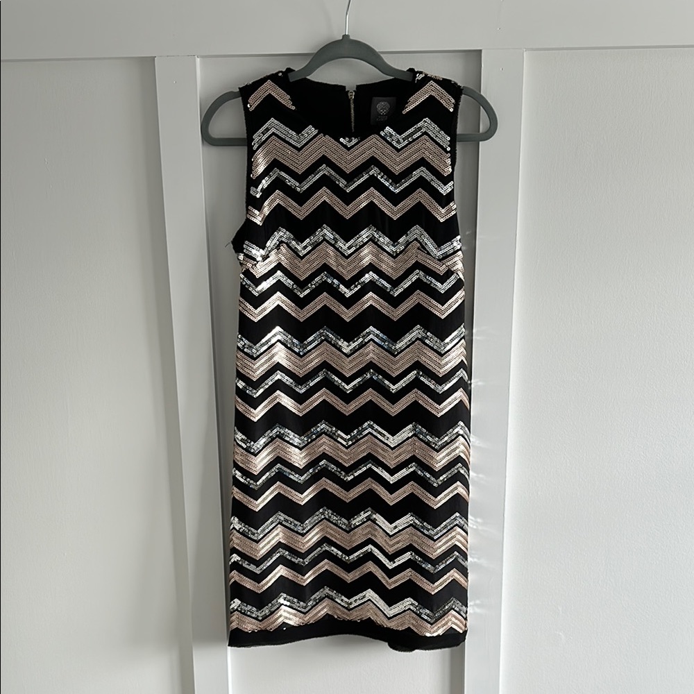 Vince Camuto Silver and Cream Sheath Mini Dress Sleeveless Crew Neck Cocktail